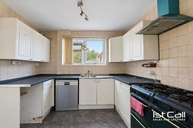 Harridge Close, Leigh-On-Sea, photo 3
