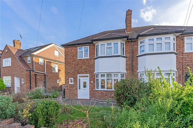 Malthouse Drive, Hanworth, TW13 6RN, photo 1