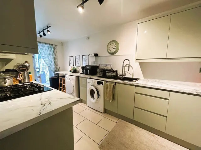 Sandpiper Close, Brownhills, WS8, photo 3