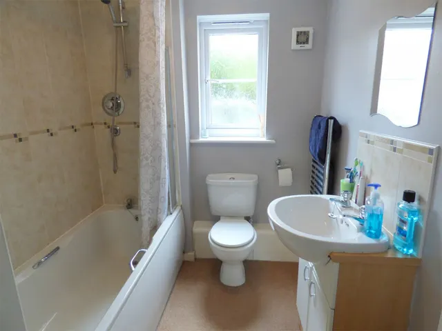 Queen Street, Cleckheaton, BD19, photo 3