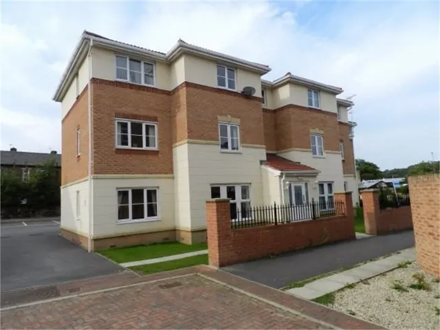 Queen Street, Cleckheaton, BD19, photo 1