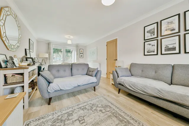 Photo 3 — Petworth Close, Bragbury End, Stevenage