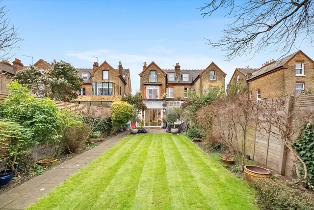 Chiswick Lane, London, W4, photo 2