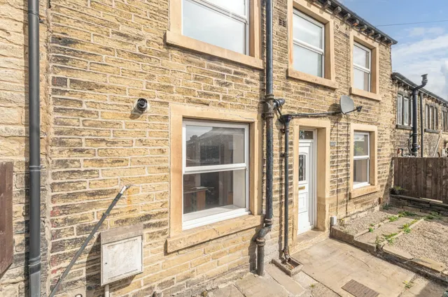 Blackmoorfoot Road, Crosland Moor, photo 1