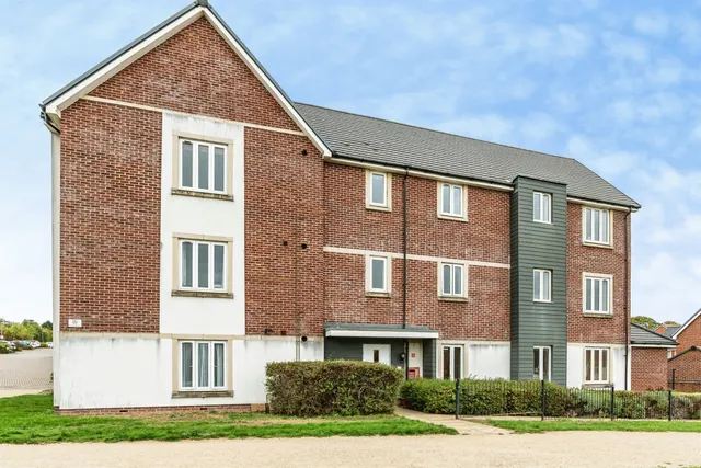 St. Catherine Road, Basingstoke, RG24, photo 1