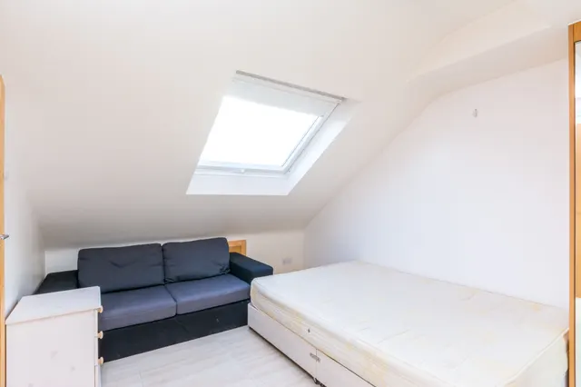 Photo 3 — Second Floor One Bedroom Flat, 150a Gunnersbury Lane, London