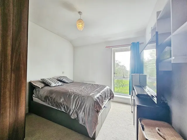 Shaw Close, Staines-upon-Thames, TW19, photo 3
