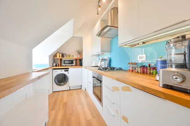 Photo 3 — Flat 4, 5 Waldegrave Gardens, Twickenham