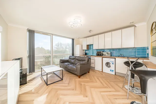 Mapleton Road, SW18, photo 1
