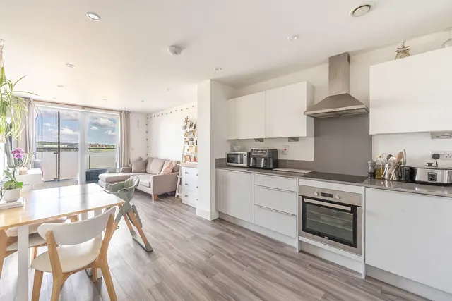 Edgware, HA8, photo 2