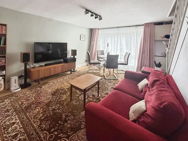 Photo 2 — Albion Road, Sutton, SM2