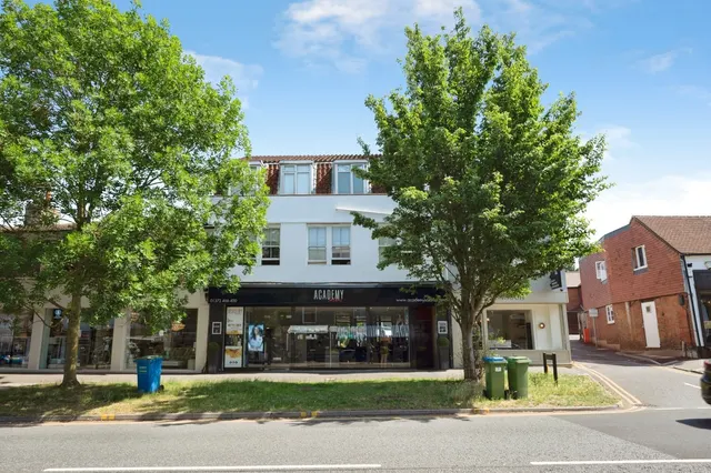 High Street, Esher, KT10, photo 1