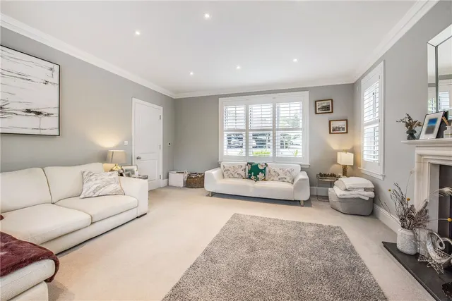 Photo 2 — Mortimer Close, Kings Worthy, Winchester, Hampshire, SO23