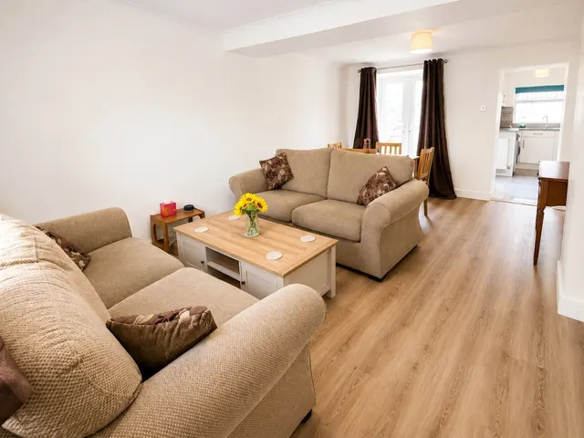 Robert Street, Milford Haven, SA73, photo 3