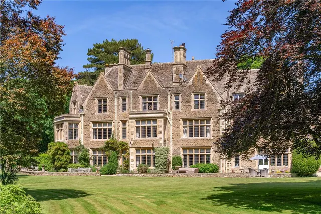Ampney Crucis, Cirencester, Gloucestershire, GL7 5RR, photo 1