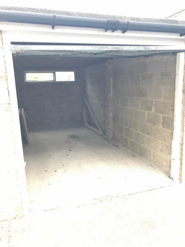 Photo 3 — Northlands Drive, Winchester