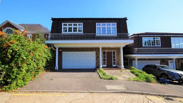 Park Hill, Loughton, photo 1