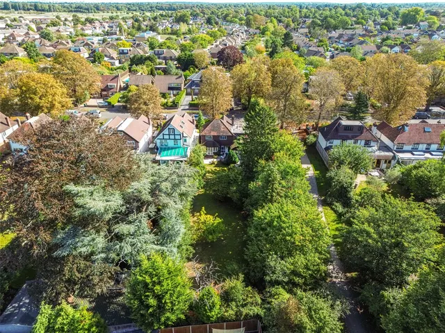 Photo 2 — The Avenue, Sunbury, TW16 5HZ