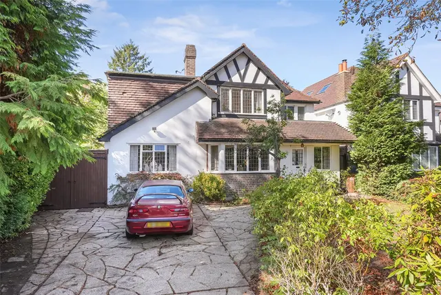 The Avenue, Sunbury, TW16 5HZ, photo 1