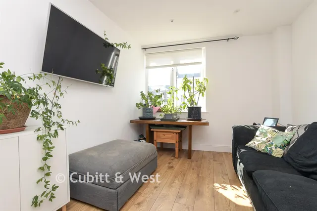 St. Martin's Walk, Dorking, RH4, photo 2