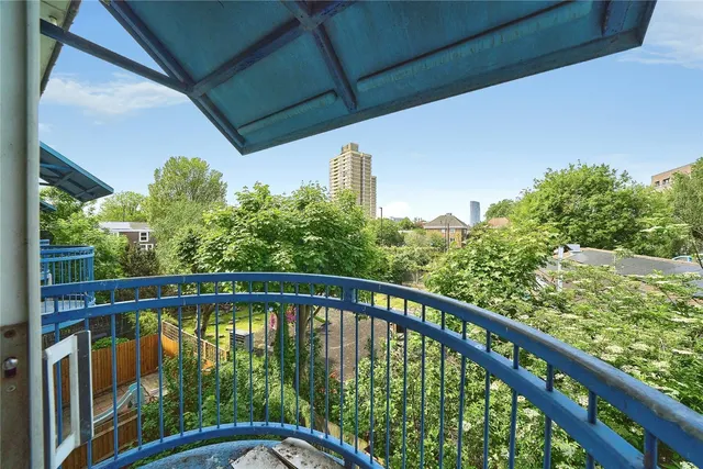 Photo 3 — Gillman Drive, London, E15