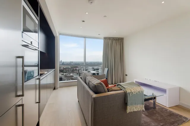 Biscayne Avenue, E14, photo 1
