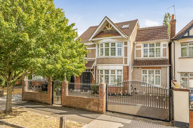 38 Sylvester Road, Wembley, photo 1