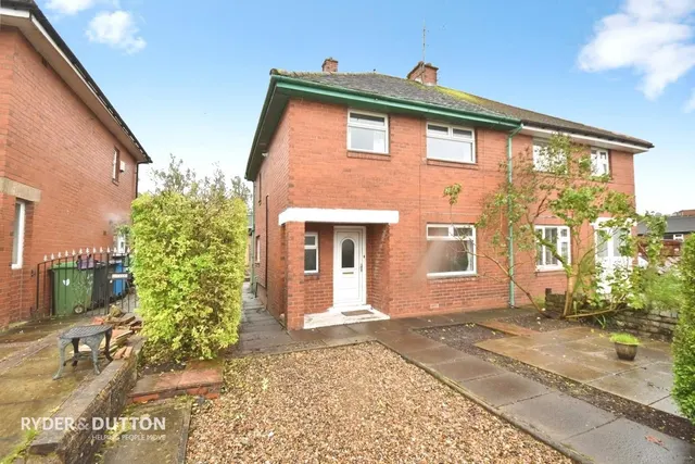 Duchess Street, Shaw, OL2, photo 1