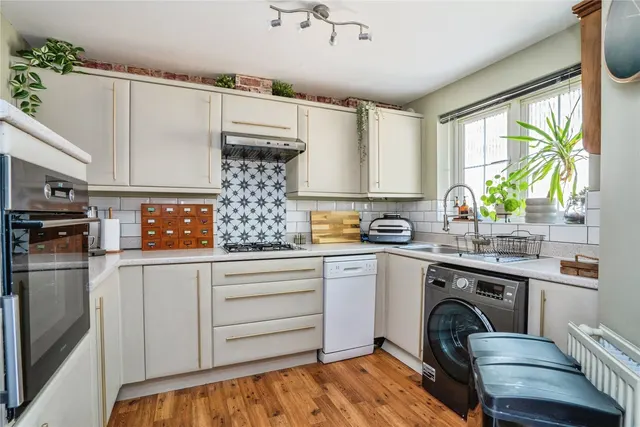 Jubilee Avenue, Portsmouth, PO6, photo 3