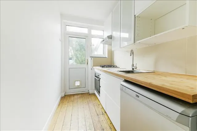 Bushey Road, Raynes Park, photo 2