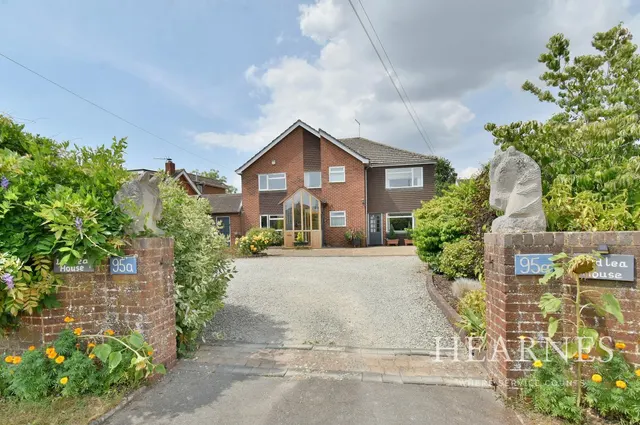 New Road, BH22, photo 1