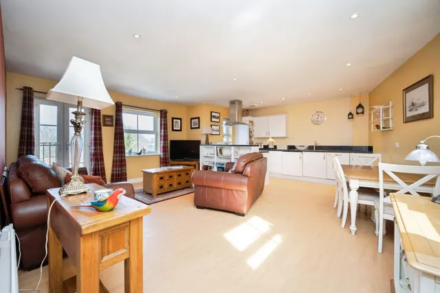 Dickens Heath Road, Shirley, B90, photo 3