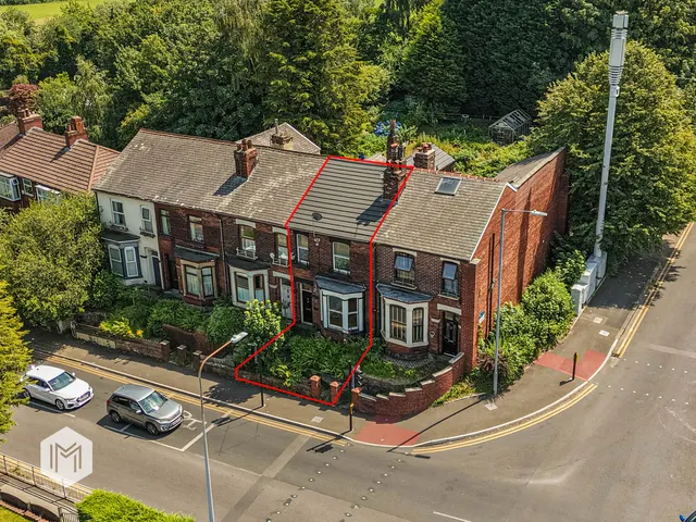 Thicketford Road, Bolton, BL2 2NA, photo 1