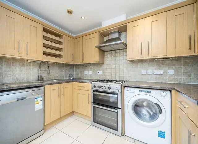Coombe Road, Chiswick, W4, photo 2