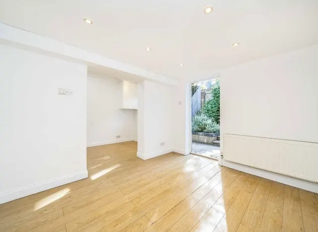 Coombe Road, Chiswick, W4, photo 3