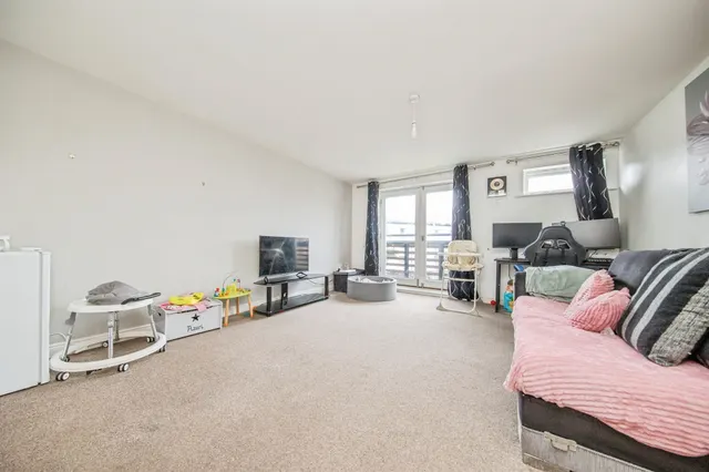 Photo 3 — Pownall Road, Ipswich