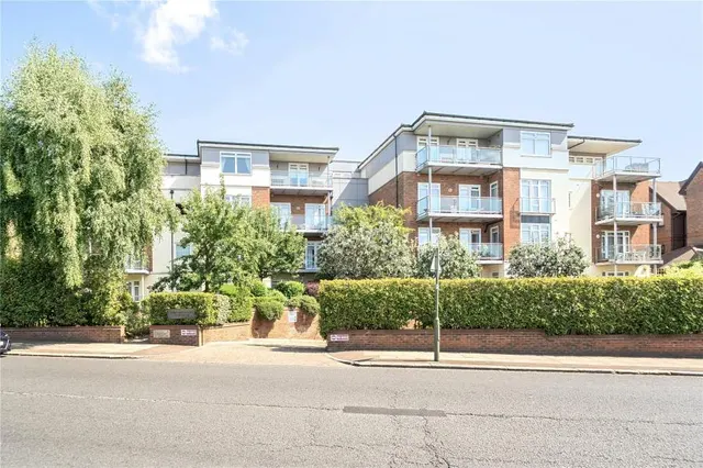 Hendon Lane, London, N3, photo 1