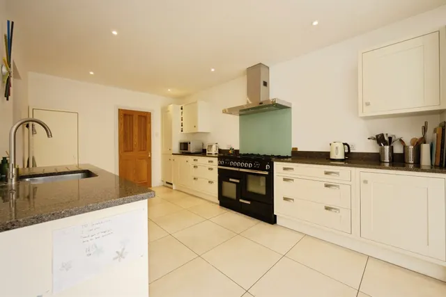 Marroway, Weston Turville, HP22, photo 3