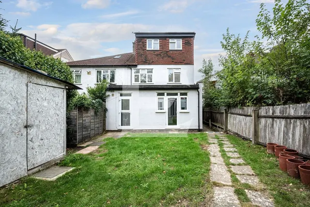 Fairfield Crescent, Edgware, HA8, photo 3