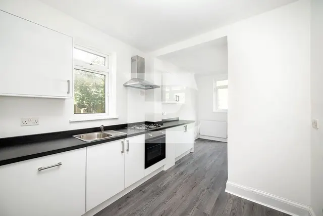 Fairfield Crescent, Edgware, HA8, photo 2