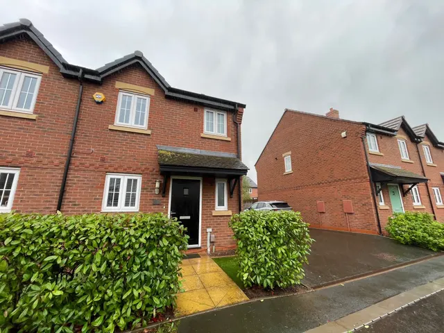 Caterham Crescent, Streethay, WS13, photo 1