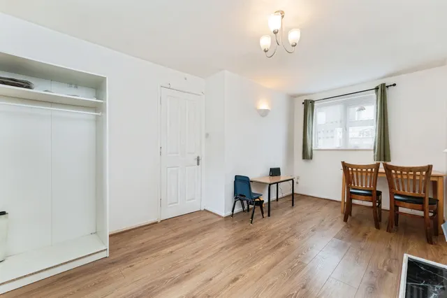 Photo 3 — Mortons Court, March