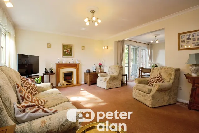 Foxwood Close, Newport, NP10, photo 3