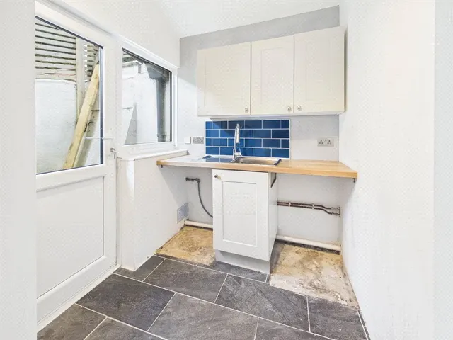 Tavistock, PL19, photo 3
