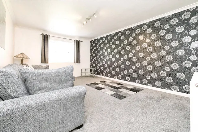 Photo 3 — Dalestone Mews, Romford, RM3