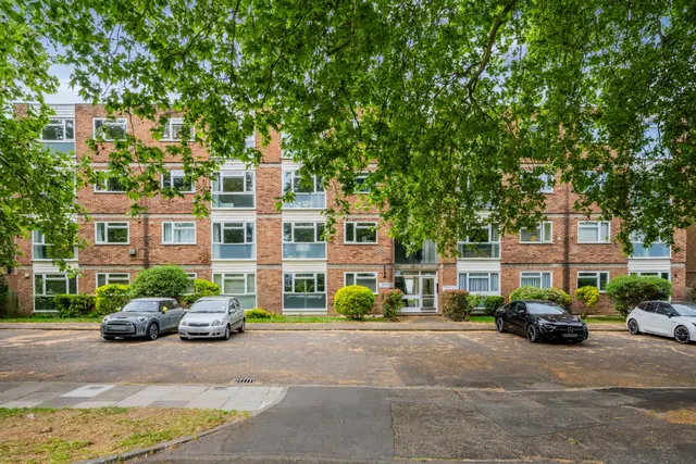 Photo 3 — Brackley Road, Beckenham, BR3