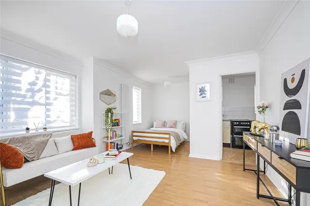 Friars Avenue, Putney Vale, photo 1