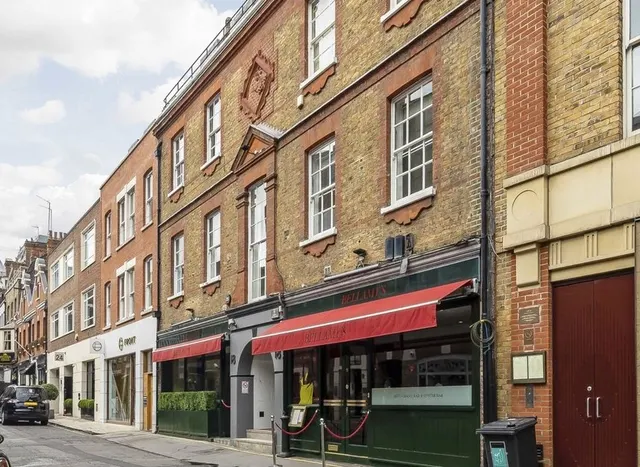 2 bedroom flat — Bruton Place, Mayfair, W1J