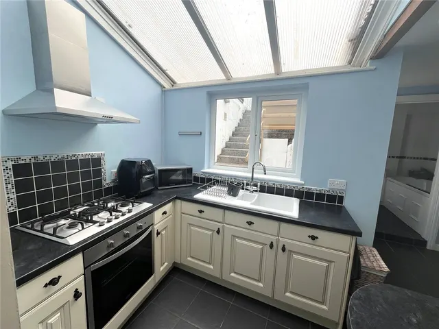 Milton Terrace, Pembroke Dock, SA72, photo 2