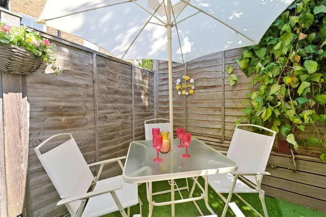 Photo 3 — Trinity Place, Windsor, Berkshire, SL4 3AP